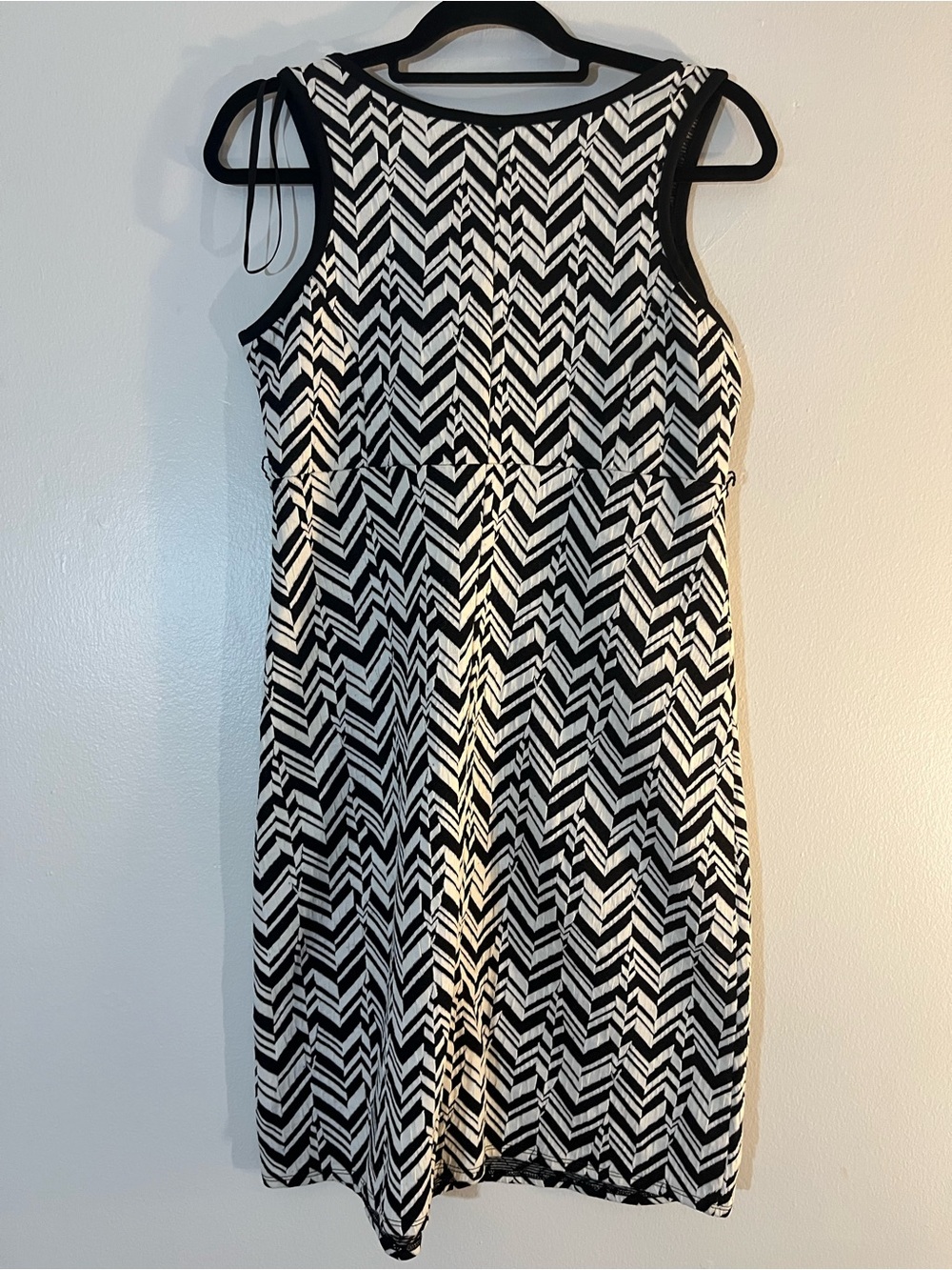 Motherhood Black White Chevron Sleeveless Midi Dress size Small - Picture 2 of 9